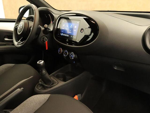 Toyota AYGO X 1.0 VVT-i MT Play - ORIGINEEL NEDERLANDSE AUTO - AIRCO - ADAPTIEVE CRUISE CONTROL - ACHTERUITRIJCAMERA - BLUETOOTH - LICHTSENSOR - DAB RADIO