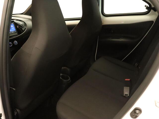 Toyota AYGO X 1.0 VVT-i MT Play - ORIGINEEL NEDERLANDSE AUTO - AIRCO - ADAPTIEVE CRUISE CONTROL - ACHTERUITRIJCAMERA - BLUETOOTH - LICHTSENSOR - DAB RADIO