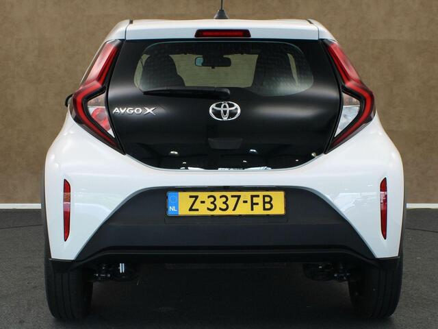 Toyota AYGO X 1.0 VVT-i MT Play - ORIGINEEL NEDERLANDSE AUTO - AIRCO - ADAPTIEVE CRUISE CONTROL - ACHTERUITRIJCAMERA - BLUETOOTH - LICHTSENSOR - DAB RADIO