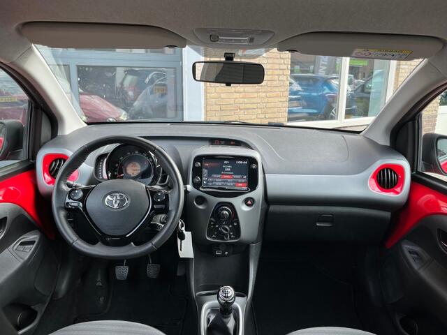 Toyota AYGO 1.0 VVT-I X-PLAY LIMITED 5-DRS AIRCO/CARPLAY/CAMERA/NL-AUTO/1E EIG.