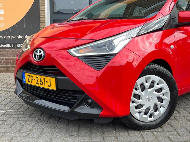 Toyota AYGO 1.0 VVT-I X-PLAY LIMITED 5-DRS AIRCO/CARPLAY/CAMERA/NL-AUTO/1E EIG.