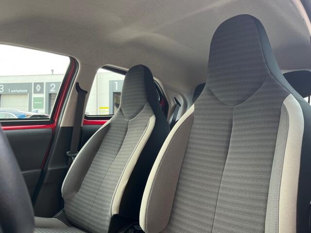 Toyota AYGO 1.0 VVT-I X-PLAY LIMITED 5-DRS AIRCO/CARPLAY/CAMERA/NL-AUTO/1E EIG.