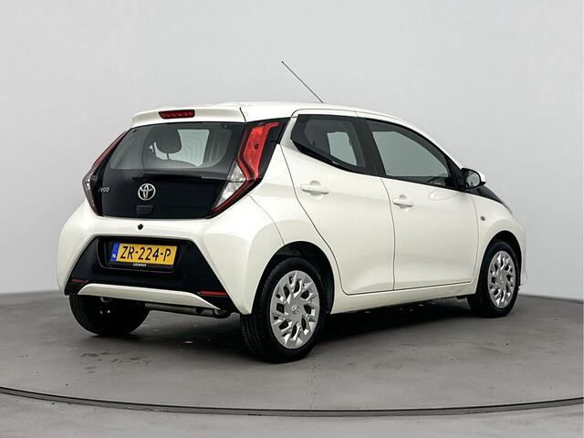 Toyota AYGO 1.0 VVT-i x-play | Parkeercamera | Bluetooth | Airco |