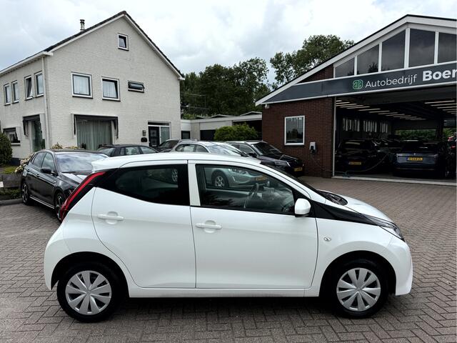 Toyota AYGO 1.0 VVT-i x-fun Airco, Bluetooth, DAB