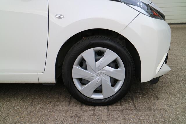 Toyota AYGO 1.0 VVT-i x-play | Carplay | Camera | Led |