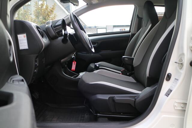 Toyota AYGO 1.0 VVT-i x-play | Carplay | Camera | Led |