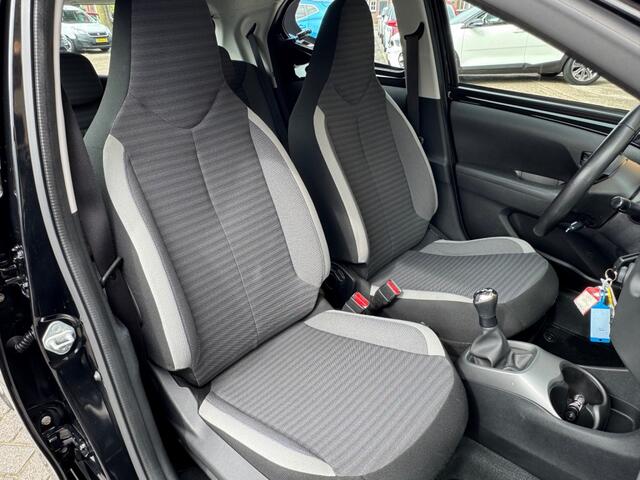 Toyota AYGO 1.0 VVT-I X-PLAY LIMITED 5-DRS AIRCO/NAVI/LED/CAMERA/NL-AUTO/1E EIG.