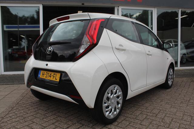 Toyota AYGO 1.0 VVT-i x-play