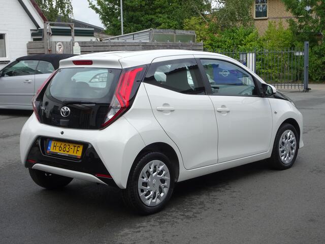 Toyota AYGO 1.0 VVT-i x-play Airco, carplay, Achteruitrijcamera, X-play, elektrische ramen, centrale vergrendeling, enz.