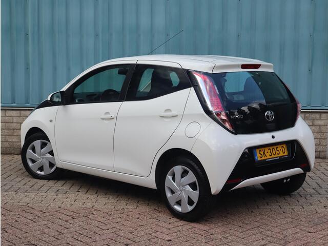 Toyota AYGO 1.0 VVT-i x-nav | LAGE KM-STAND | NAVI | CAMERA | AIRCO |