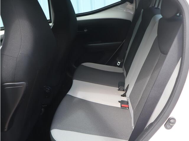 Toyota AYGO 1.0 VVT-i x-nav | LAGE KM-STAND | NAVI | CAMERA | AIRCO |