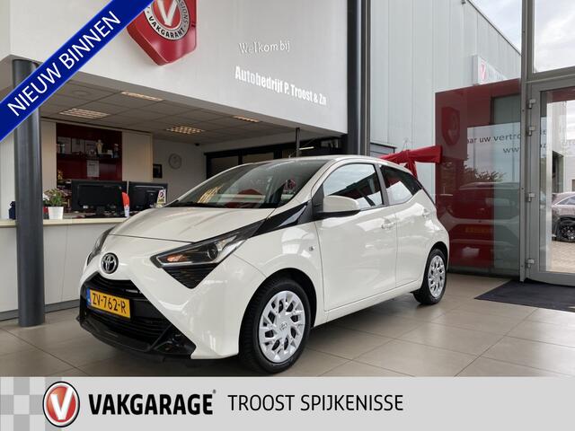 Toyota AYGO 1.0 VVT-i x-play limited, NL Auto,Navigatie, Achteruitrijcamera, Airco,Snelheidsbegrenzer, Bluetooth met Spraakbediening, LED, Multifunctioneel Stuurwiel, Elektrisch Pakket, Enz..