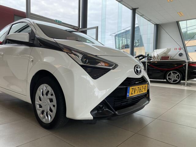 Toyota AYGO 1.0 VVT-i x-play limited, NL Auto,Navigatie, Achteruitrijcamera, Airco,Snelheidsbegrenzer, Bluetooth met Spraakbediening, LED, Multifunctioneel Stuurwiel, Elektrisch Pakket, Enz..