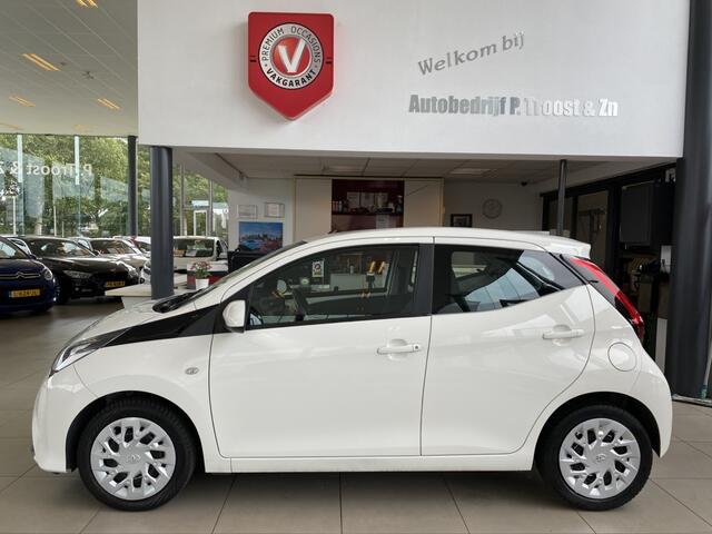 Toyota AYGO 1.0 VVT-i x-play limited, NL Auto,Navigatie, Achteruitrijcamera, Airco,Snelheidsbegrenzer, Bluetooth met Spraakbediening, LED, Multifunctioneel Stuurwiel, Elektrisch Pakket, Enz..