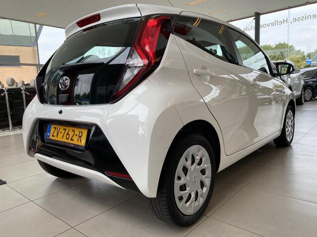 Toyota AYGO 1.0 VVT-i x-play limited, NL Auto,Navigatie, Achteruitrijcamera, Airco,Snelheidsbegrenzer, Bluetooth met Spraakbediening, LED, Multifunctioneel Stuurwiel, Elektrisch Pakket, Enz..