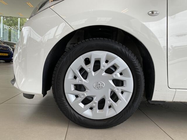 Toyota AYGO 1.0 VVT-i x-play limited, NL Auto,Navigatie, Achteruitrijcamera, Airco,Snelheidsbegrenzer, Bluetooth met Spraakbediening, LED, Multifunctioneel Stuurwiel, Elektrisch Pakket, Enz..