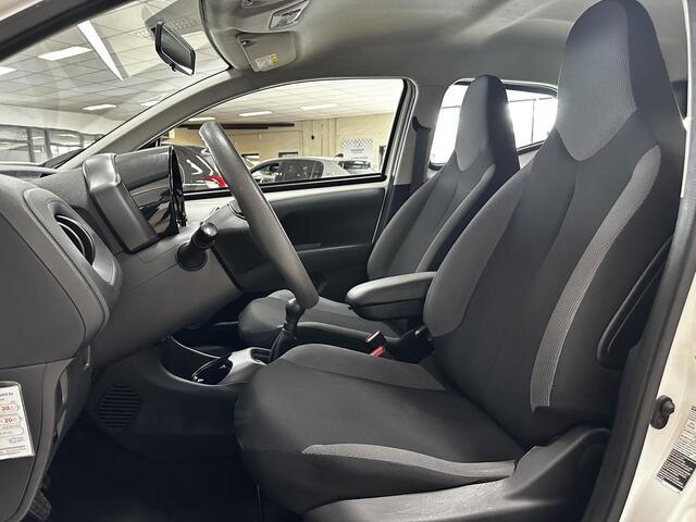 Toyota AYGO 1.0 VVT-i x-fun /5-Drs! /Airco /Elek. ramen voor /Bluetooth /AUX & USB /LED Dagrijverl. /Isofix /Armsteun.