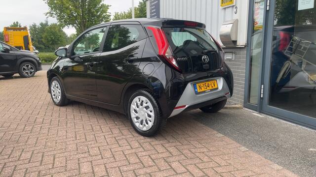 Toyota AYGO 1.0 VVT-i x-play AC, audio, Camera