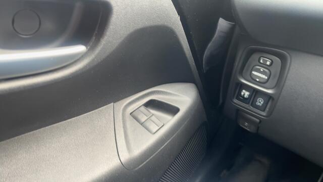 Toyota AYGO 1.0 VVT-i x-play AC, audio, Camera