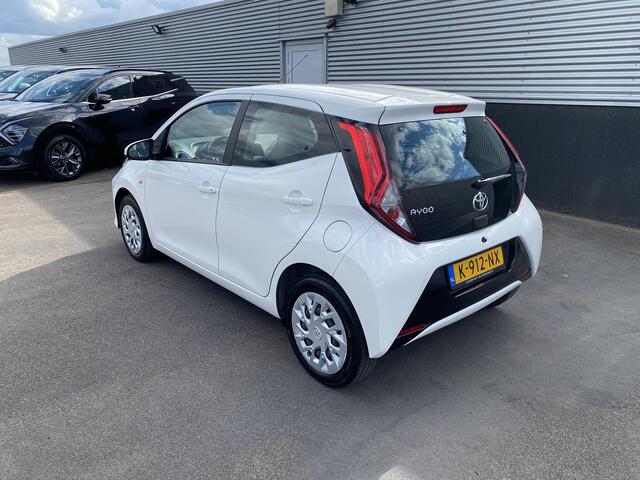 Toyota AYGO 1.0 VVT-i x-play Apple CarPlay/Android auto navigatie, achteruitrij camera, cruise control, airconditioning