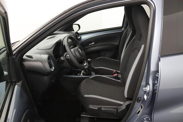 Toyota AYGO X 1.0 VVT-i MT Pulse | Nieuwe Auto | Direct Leverbaar | Persian Salt Metallic/ Zwart Dak |