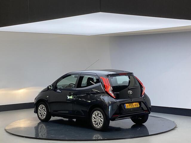 Toyota AYGO 1.0 VVT-i x-play Airco | Apple Carplay | Cam Achter | Zeer Zuinig | NL Auto
