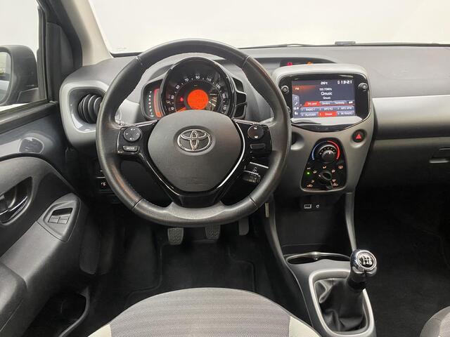 Toyota AYGO 1.0 VVT-i x-play Airco | Apple Carplay | Cam Achter | Zeer Zuinig | NL Auto