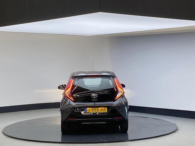 Toyota AYGO 1.0 VVT-i x-play Airco | Apple Carplay | Cam Achter | Zeer Zuinig | NL Auto