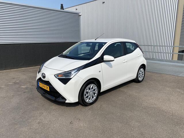 Toyota AYGO 1.0 VVT-i x-play Apple carplay en/of Android auto Navigatie, Achteruitrijcamera, Nederlandse auto, BTW-auto