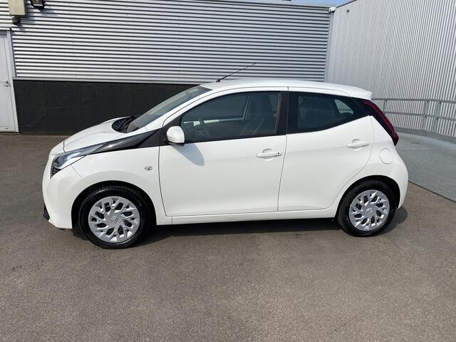Toyota AYGO 1.0 VVT-i x-play Apple carplay en/of Android auto Navigatie, Achteruitrijcamera, Nederlandse auto, BTW-auto