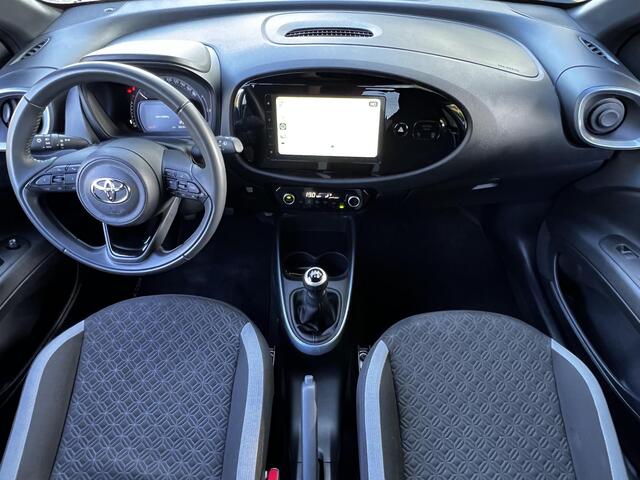 Toyota AYGO X 1.0 VVT-i MT Pulse / Dealer onderhouden / Achteruitrijcamera / Adaptieve CC / Parkeersensoren V+A / 17" LM wielen / Climate control / Navigatie via Apple Carplay Android /