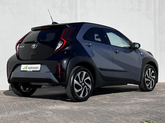 Toyota AYGO X 1.0 VVT-i MT Pulse / Dealer onderhouden / Achteruitrijcamera / Adaptieve CC / Parkeersensoren V+A / 17" LM wielen / Climate control / Navigatie via Apple Carplay Android /