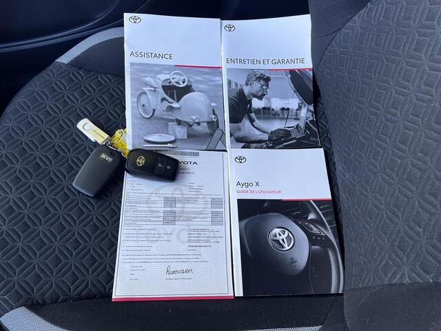 Toyota AYGO X 1.0 VVT-i MT Pulse / Dealer onderhouden / Achteruitrijcamera / Adaptieve CC / Parkeersensoren V+A / 17" LM wielen / Climate control / Navigatie via Apple Carplay Android /