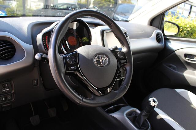 Toyota AYGO 1.0 VVT-i x-play | Rijklaar | Navi | Airco | Camera | N.A.P. | 1e Eigenaar