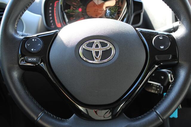 Toyota AYGO 1.0 VVT-i x-play | Rijklaar | Navi | Airco | Camera | N.A.P. | 1e Eigenaar