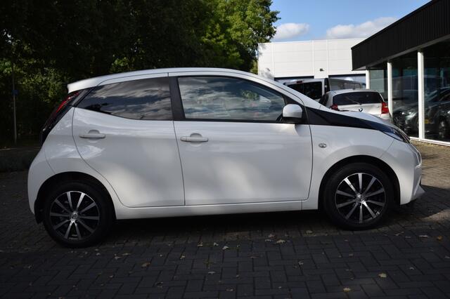 Toyota AYGO 1.0 VVT-i x-sport AIRCO CAMERA LMV BLUETOOTH
