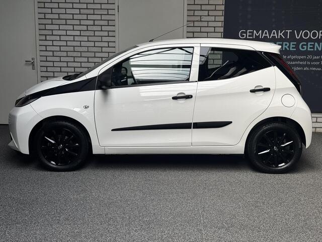 Toyota AYGO 1.0 VVT-i x-now 5-Drs