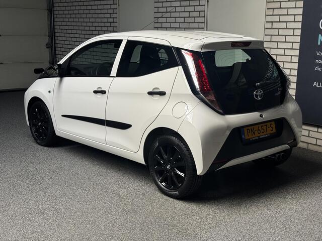 Toyota AYGO 1.0 VVT-i x-now 5-Drs