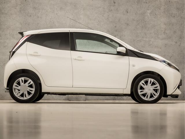 Toyota AYGO 1.0 VVT-i x-sport (APPLE CARPLAY, NAVIGATIE, CAMERA, SPORTSTOELEN, GETINT GLAS, CRUISE, LM VELGEN, ELEK RAMEN, NIEUWE APK, NIEUWSTAAT)