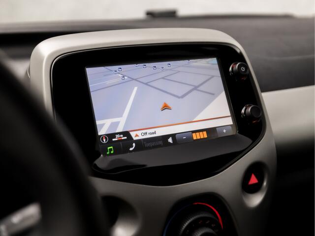 Toyota AYGO 1.0 VVT-i x-sport (APPLE CARPLAY, NAVIGATIE, CAMERA, SPORTSTOELEN, GETINT GLAS, CRUISE, LM VELGEN, ELEK RAMEN, NIEUWE APK, NIEUWSTAAT)