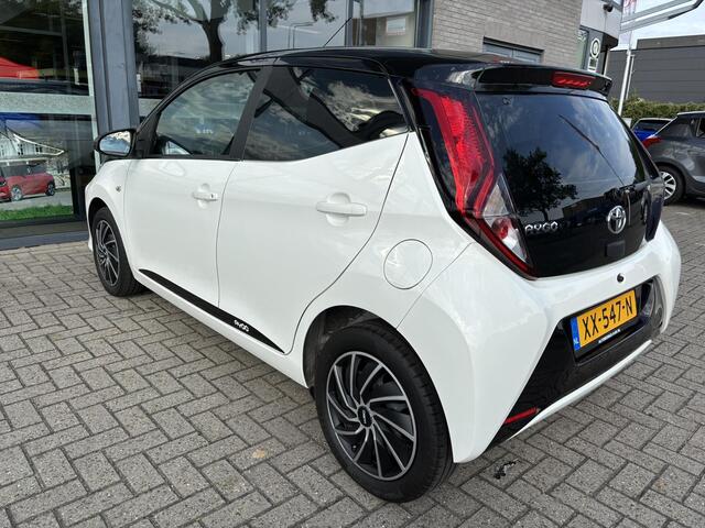 Toyota AYGO 1.0 VVT-i x-play | Automaat | two-tone | Achteruitrijcamera | Airco