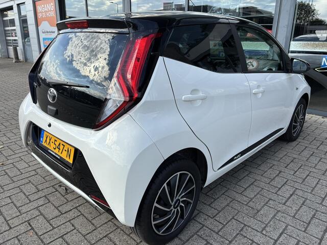 Toyota AYGO 1.0 VVT-i x-play | Automaat | two-tone | Achteruitrijcamera | Airco