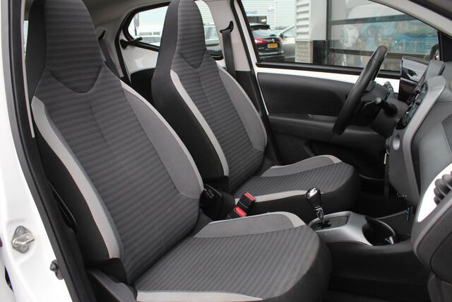 Toyota AYGO 1.0 VVT-i X-Play / Open dak / Carplay / Automaat