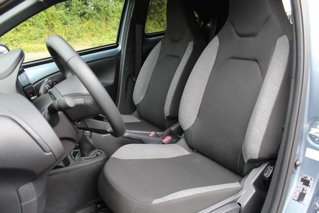 Toyota AYGO X 1.0 VVT-i MT First | Rijklaar | Clima | LED | Stoelverw. | Privacyglass | Apple/Android | Camera | Adaptive cruise