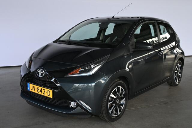 Toyota AYGO 1.0 VVT-i x-play 5-deurs Airco Elektrisch pakket Dakdragers Achteruitrijcamera Multimediascherm Lichtmetaal 100% Onderhouden Inruil Mogelijk!