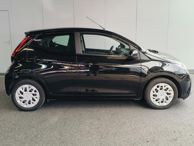 Toyota AYGO 1.0 VVT-i x-play AUTOMAAT uit 2020 Rijklaar + 12 maanden Bovag-garantie Henk Jongen Auto's in Helmond, al 50 jaar service zoals 't hoort!
