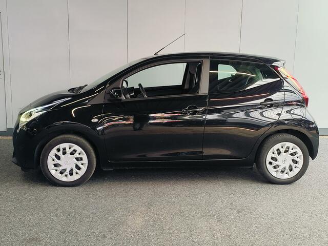 Toyota AYGO 1.0 VVT-i x-play AUTOMAAT uit 2020 Rijklaar + 12 maanden Bovag-garantie Henk Jongen Auto's in Helmond, al 50 jaar service zoals 't hoort!