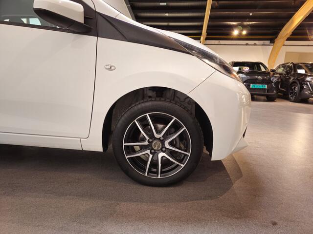 Toyota AYGO 1.0 VVT-i x-fun - Airco - LM velgen