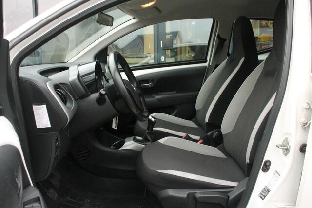 Toyota AYGO 1.0 VVT-i x-play ? Navi ? Bluetooth ? AC ? Rijklaar ?