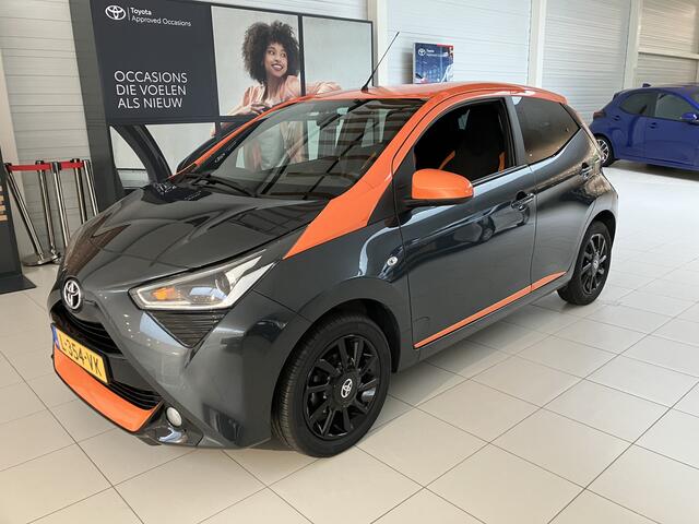 Toyota AYGO 1.0 VVT-i x-JBL | Apple Carplay | Dealeronderhouden | Climate Control |